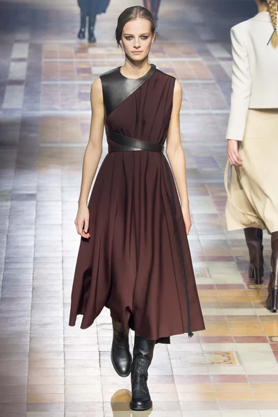 Look 11